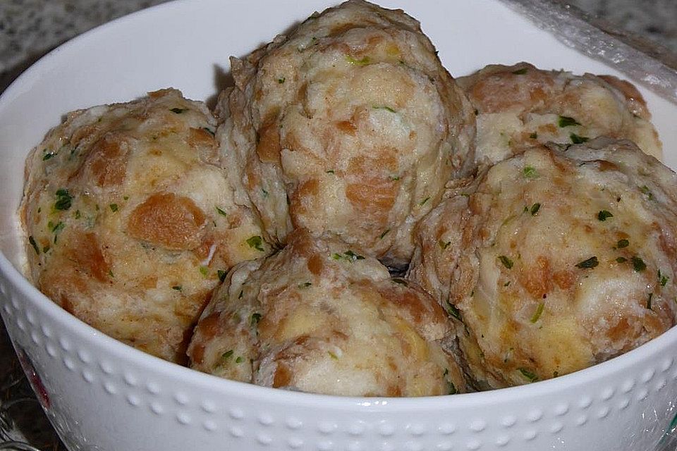 Uromas bayrische Semmelknödel