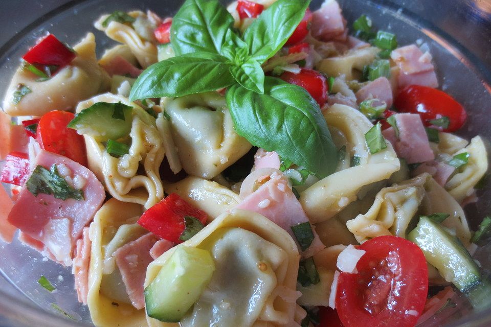 Tortellinisalat