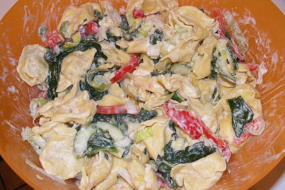 Tortellinisalat