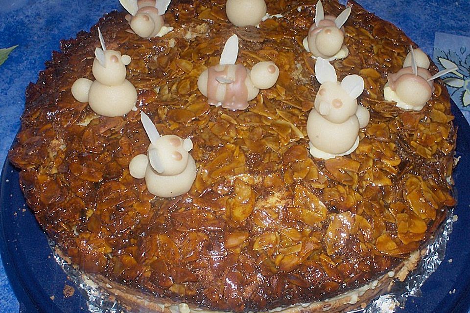 Gefüllte Bienenstichtorte