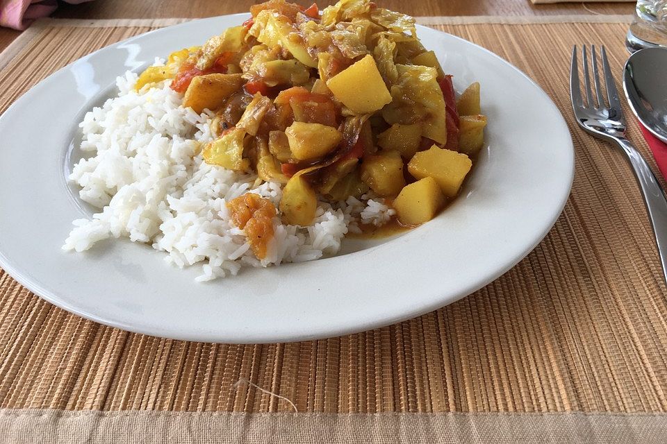 Veganes Kartoffel-Wirsing-Curry