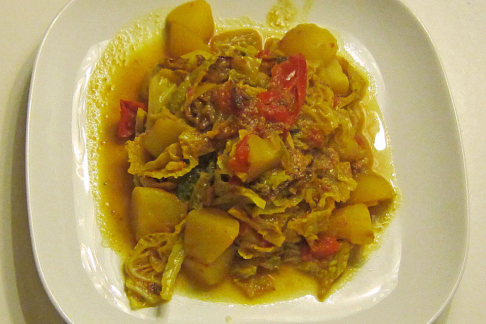 Veganes Kartoffel-Wirsing-Curry