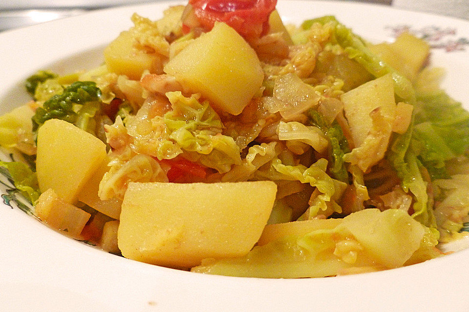 Veganes Kartoffel-Wirsing-Curry