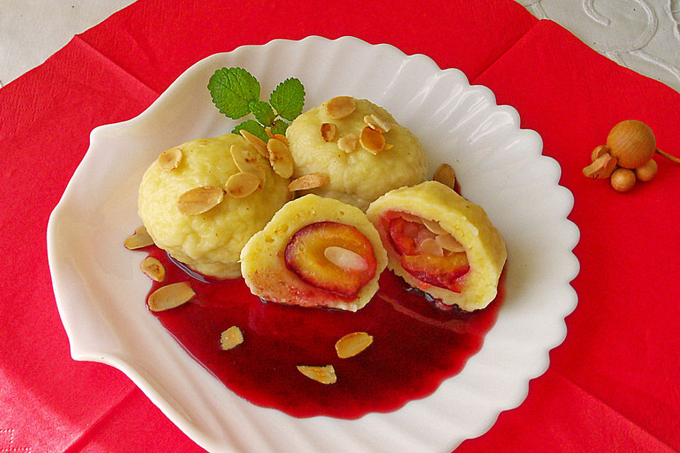 Zwetschgenknödel mit Zimtsauce