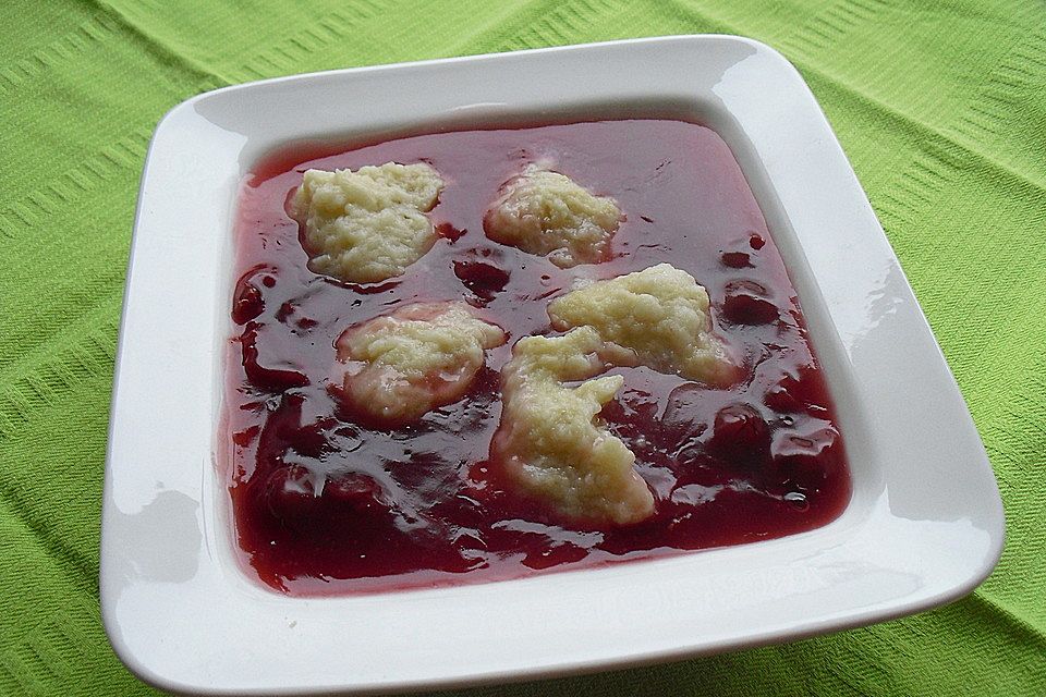 Diepchen mit heißen Kirschen