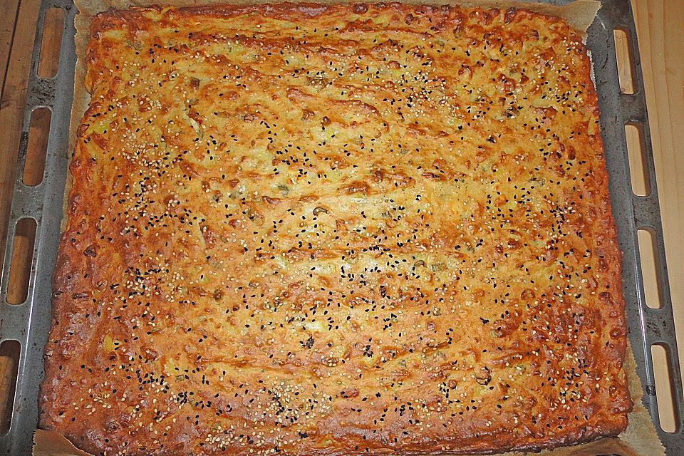 Blechkuchen mit Schafskäse