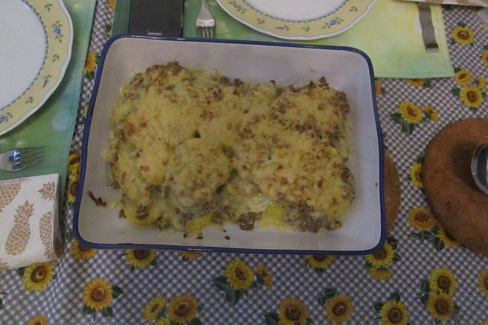 Kohlrabi-Kartoffel-Hackfleisch-Gratin