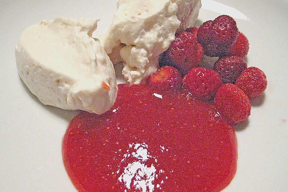 Ziegenkäse - Mousse mit Erdbeeren