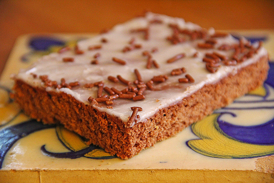 Schokoladenhonigkuchen mit Zitronen - Zuckerguss