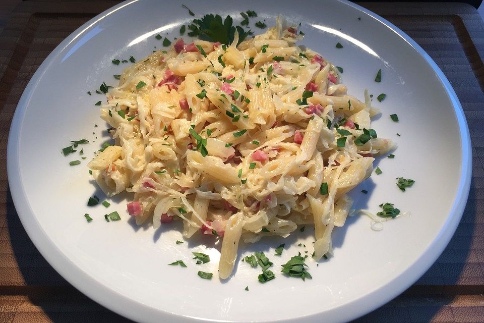 Nudeln mit Sauerkraut