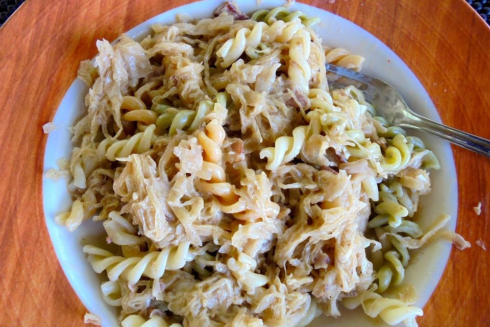 Nudeln mit Sauerkraut