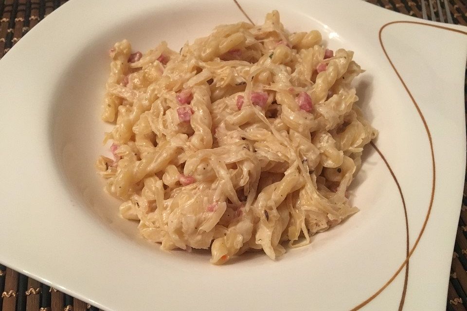 Nudeln mit Sauerkraut