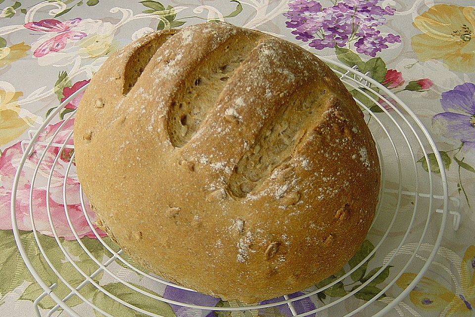 Einfaches Weizenvollkornbrot mit Sonnenblumenkernen