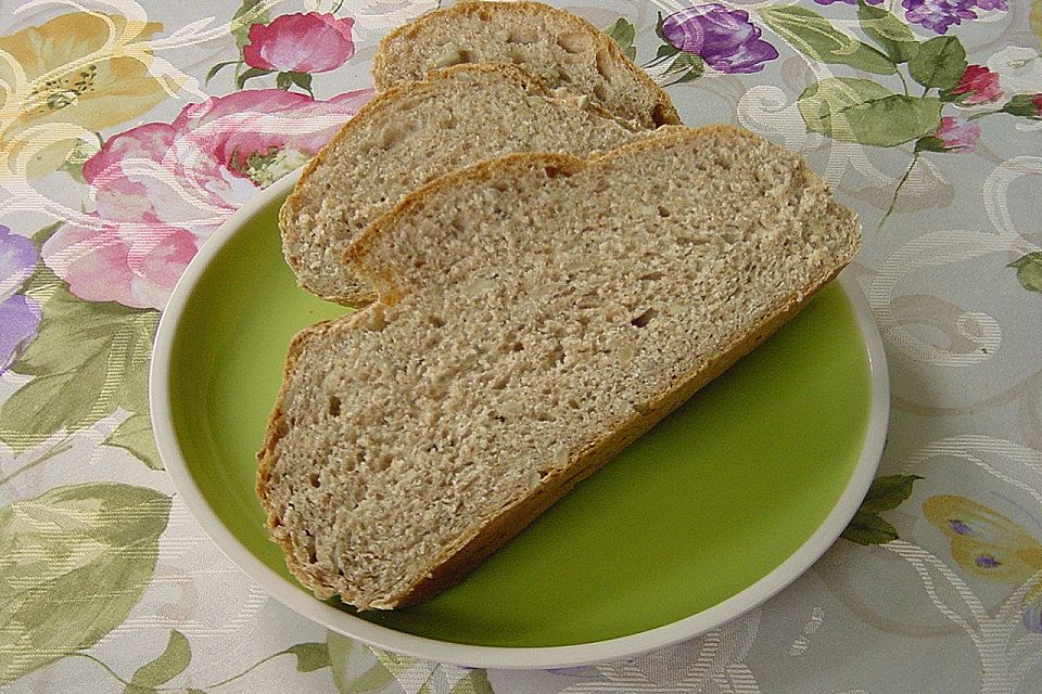 Einfaches Weizenvollkornbrot mit Sonnenblumenkernen