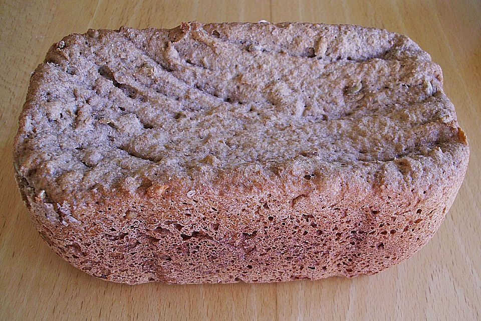 Einfaches Weizenvollkornbrot mit Sonnenblumenkernen