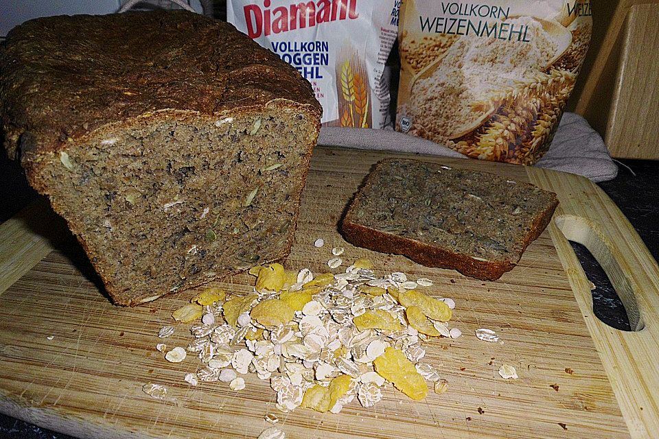 Einfaches Weizenvollkornbrot mit Sonnenblumenkernen