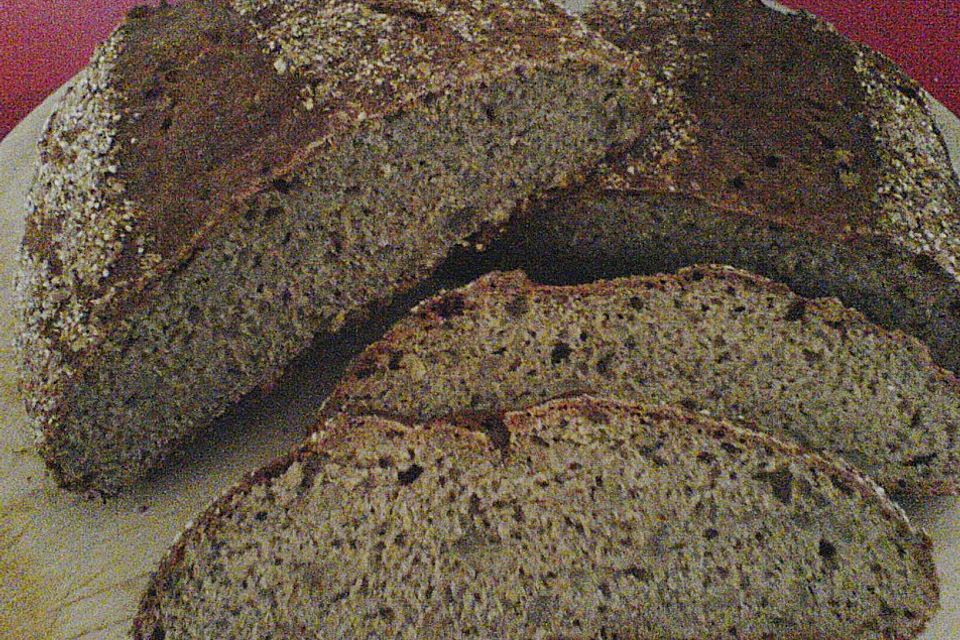 Einfaches Weizenvollkornbrot mit Sonnenblumenkernen