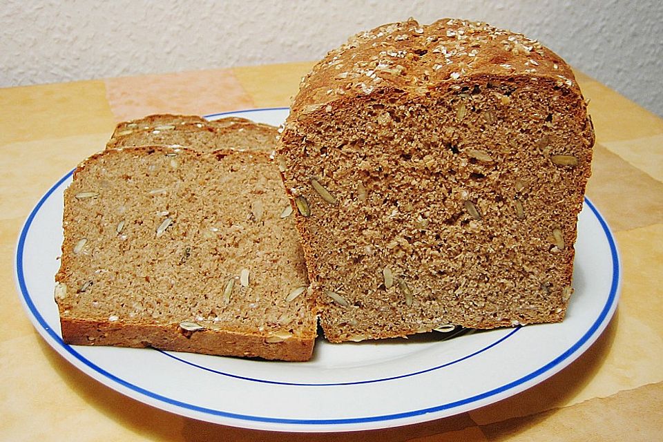 Einfaches Weizenvollkornbrot mit Sonnenblumenkernen