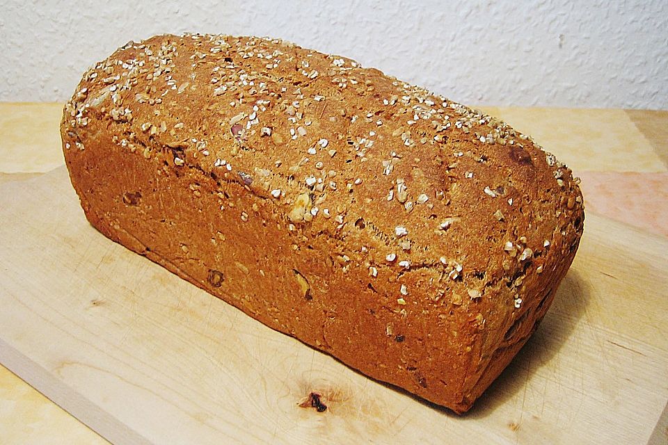 Einfaches Weizenvollkornbrot mit Sonnenblumenkernen