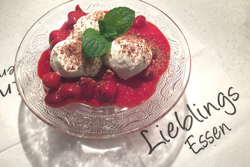 Ricotta - Mousse mit Himbeersauce