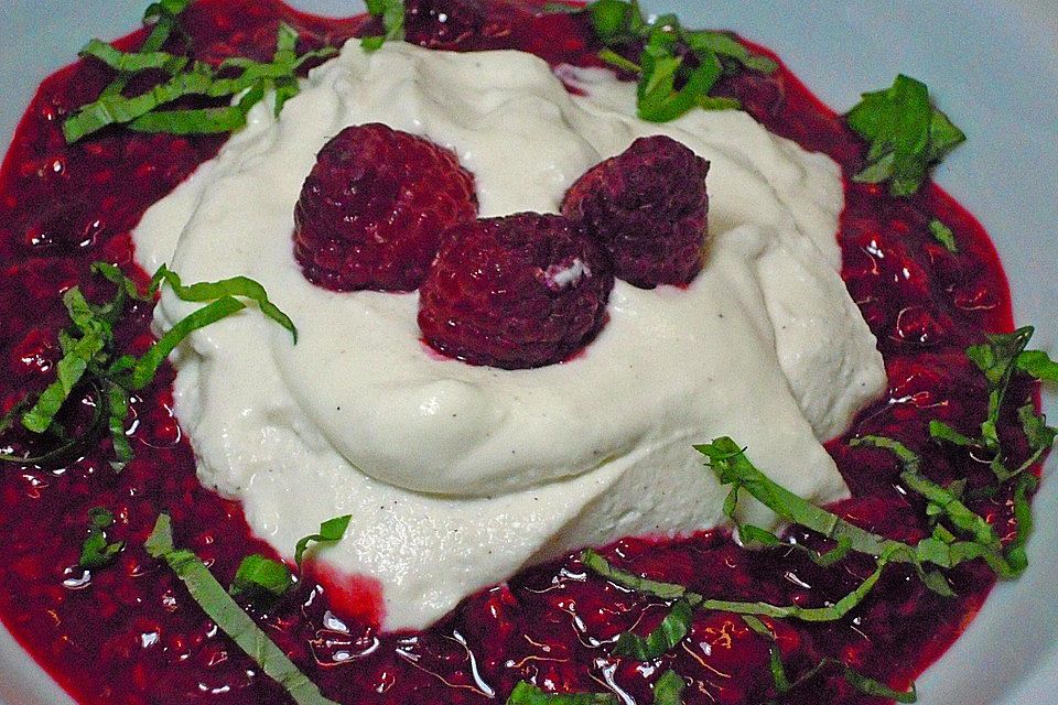 Ricotta - Mousse mit Himbeersauce