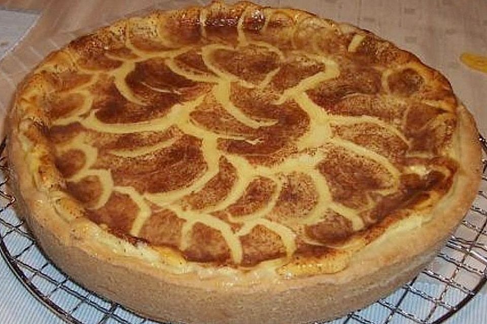 Käsekuchen mit Zimtäpfeln