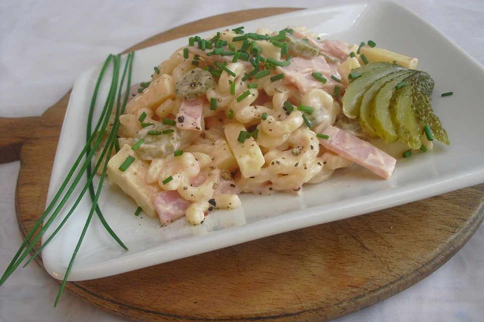 Nudelsalat mit Käse