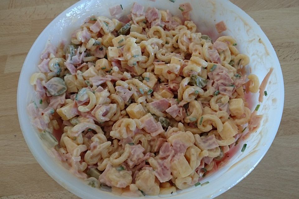 Nudelsalat mit Käse