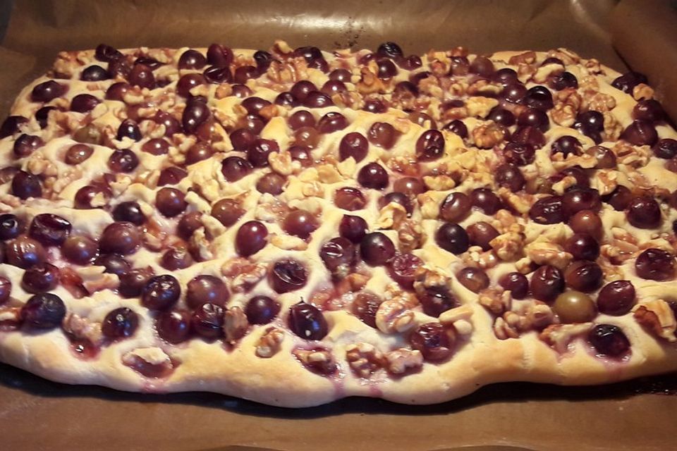 Focaccia d’uva e noci