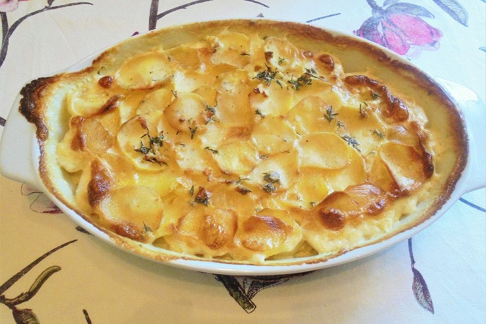 Kartoffelgratin mit frischem Thymian