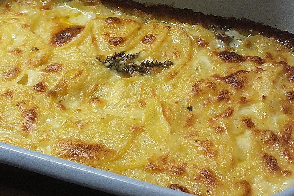 Kartoffelgratin mit frischem Thymian