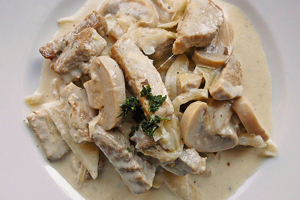 Boeuf Stroganoff mit Schweinefilet