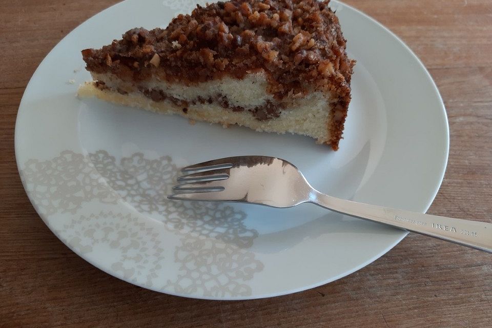 Schichtkuchen mit Walnüssen