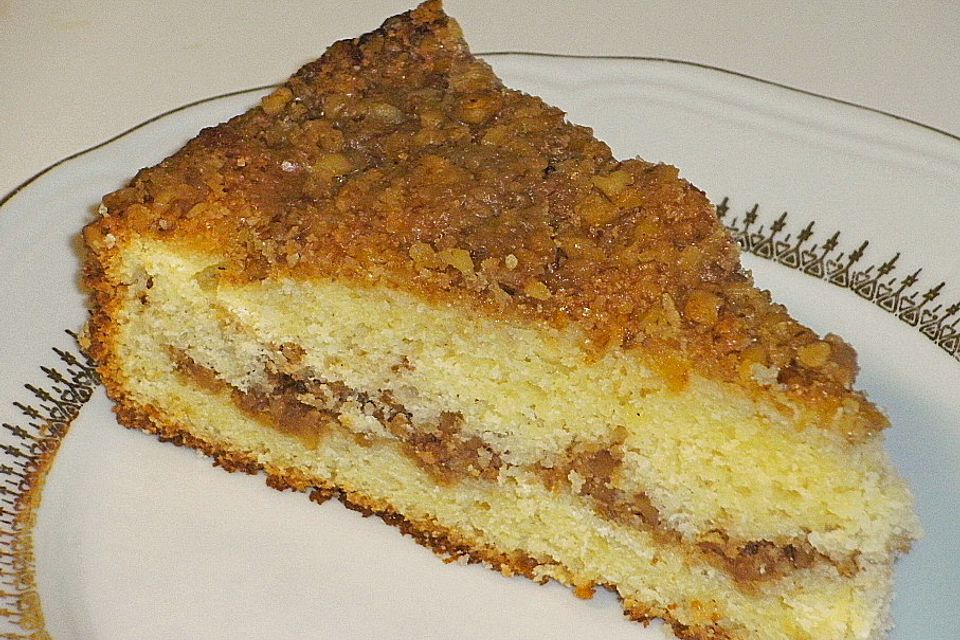 Schichtkuchen mit Walnüssen