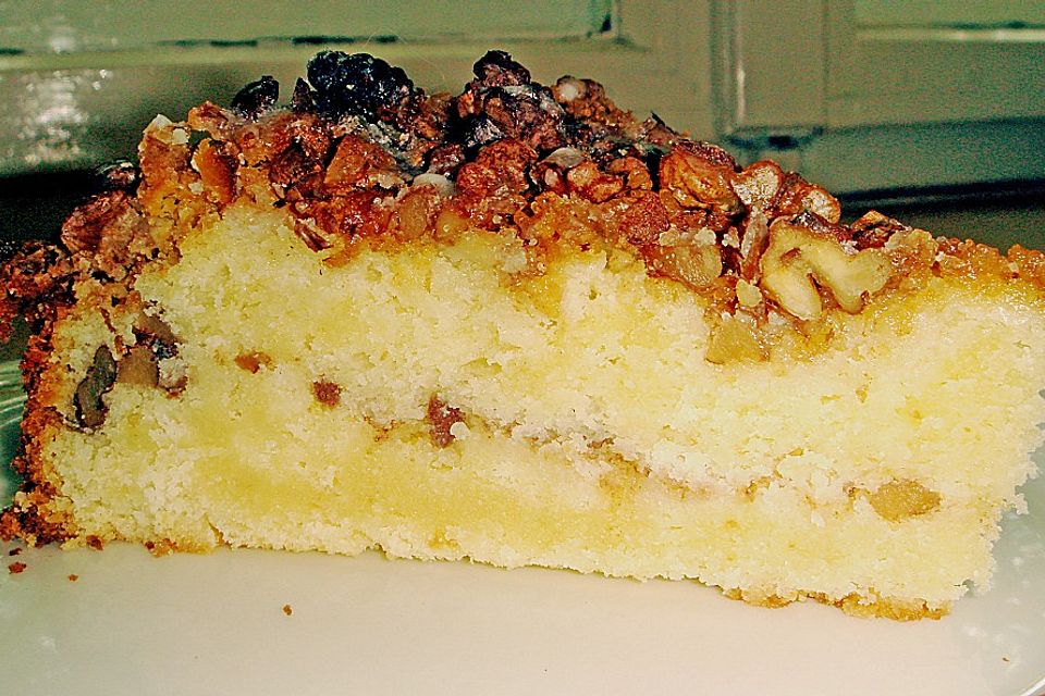 Schichtkuchen mit Walnüssen