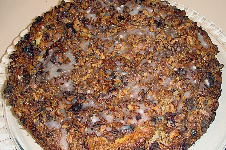 Schichtkuchen mit Walnüssen