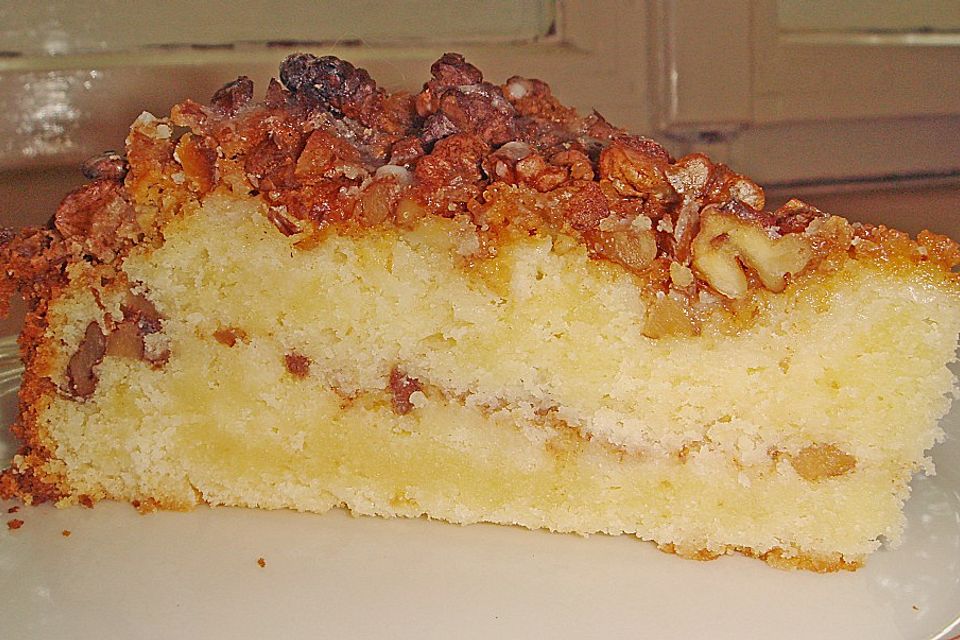 Schichtkuchen mit Walnüssen