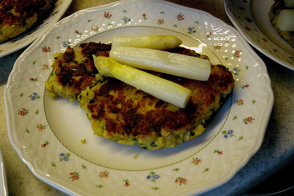 Spargel auf Semmelschmarren