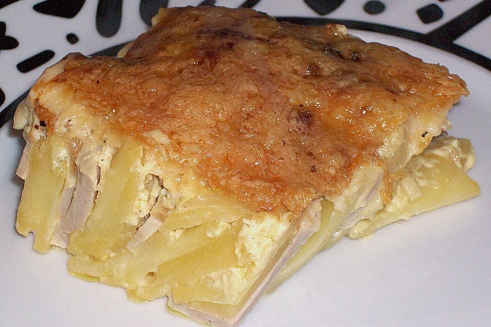 Sahniges Kartoffel - Fleischwurst - Gratin