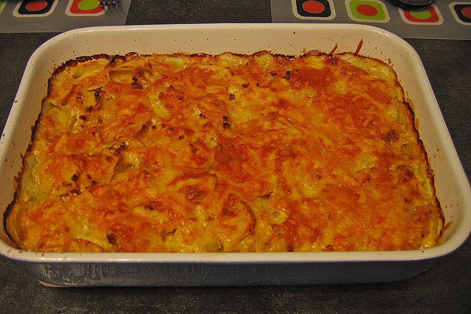 Sahniges Kartoffel - Fleischwurst - Gratin