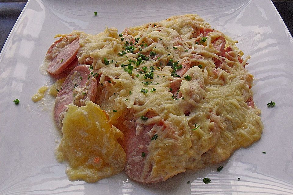 Sahniges Kartoffel - Fleischwurst - Gratin