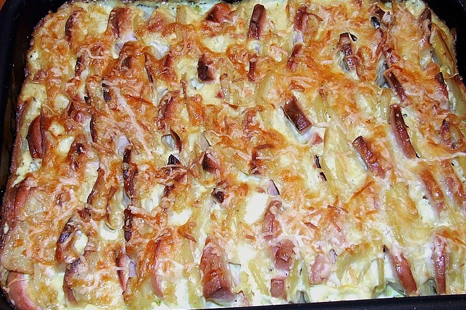 Sahniges Kartoffel - Fleischwurst - Gratin