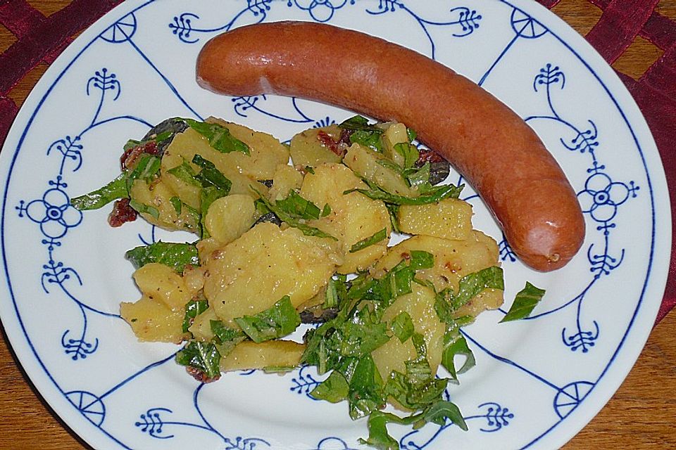 Kartoffelsalat mit getrockneten Tomaten