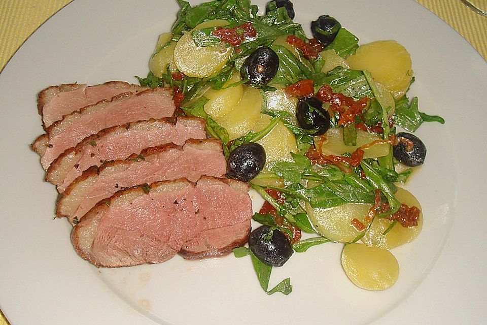 Kartoffelsalat mit getrockneten Tomaten