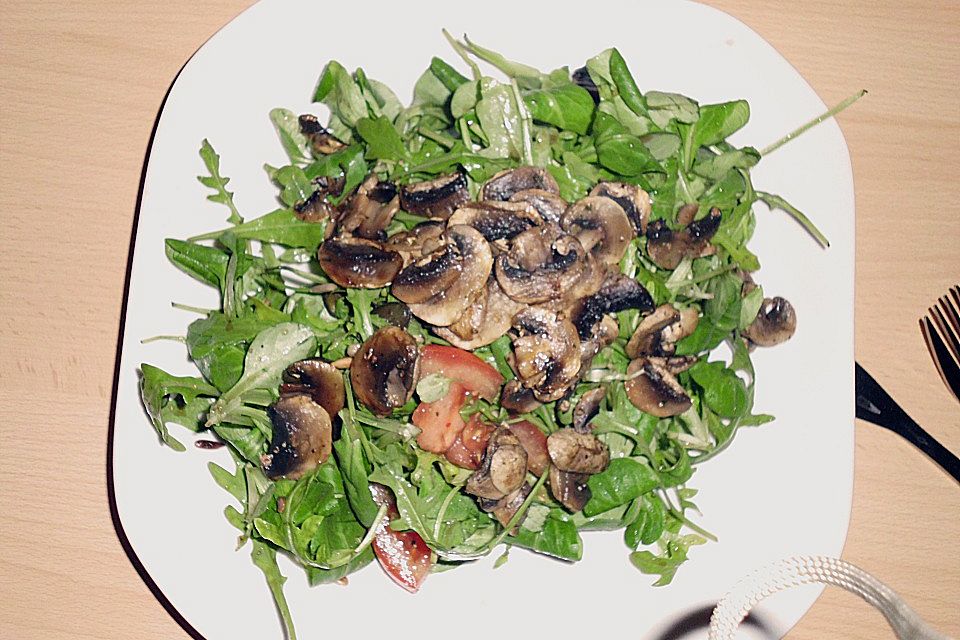 Rucolasalat mit Champignons