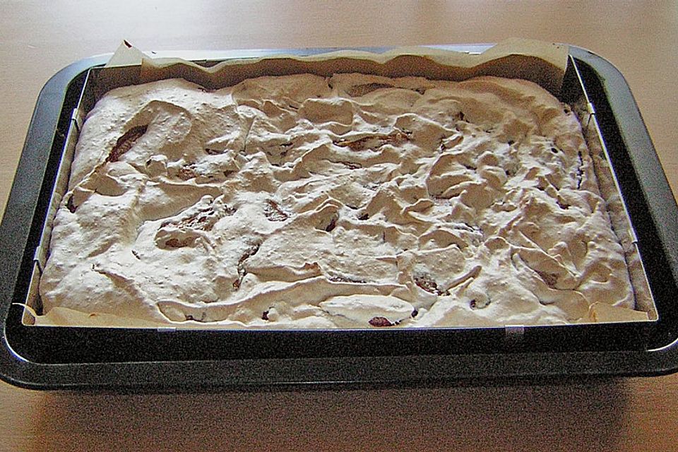 Zwetschgenkuchen mit Mandelbaiser