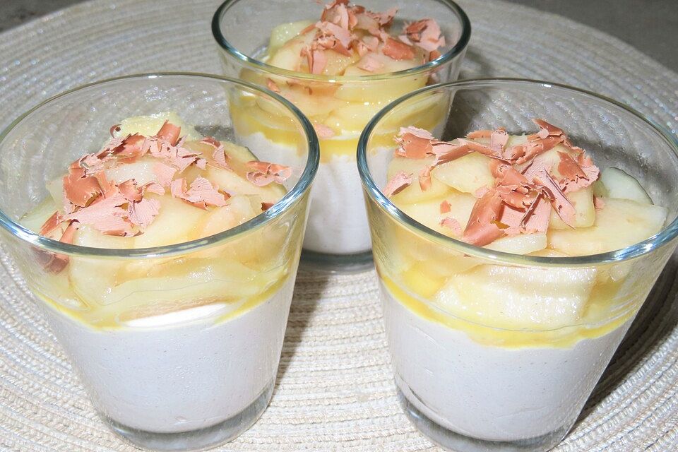 Zimtjoghurt mit gedünsteten Birnen