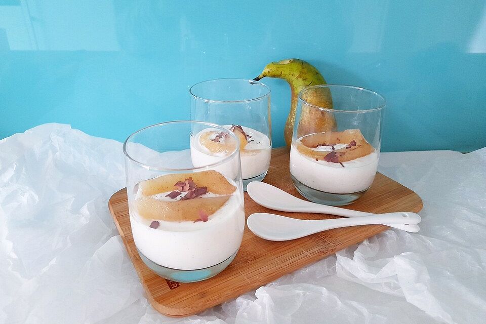 Zimtjoghurt mit gedünsteten Birnen