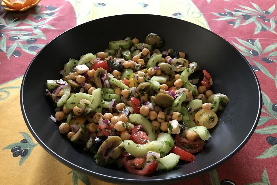 Kichererbsen-Oliven-Salat