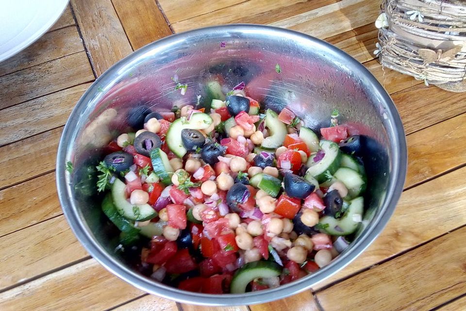 Kichererbsen-Oliven-Salat